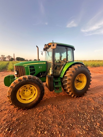 Trator John Deere 6115J ano 2018