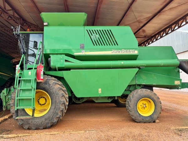 Colheitadeira John Deere 1550 ano 2004