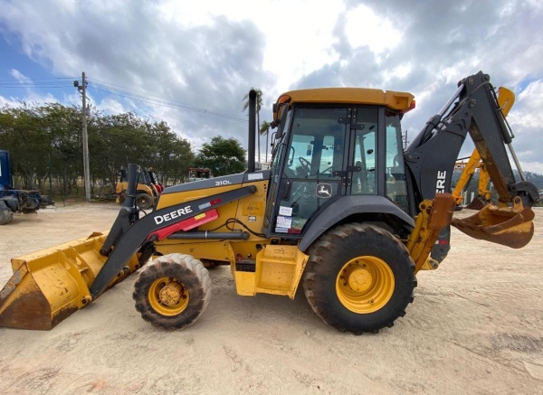 Retroescavadeira John Deere 310L ano 2021