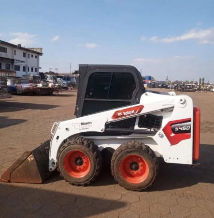 Mini Carregadeira Bobcat S450 ano 2022