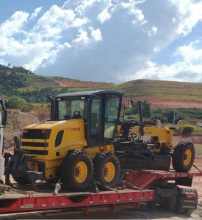 Motoniveladora New Holland RG170.B  ano 2011