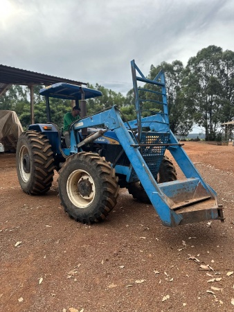 Trator New Holland 7630 ano 2008