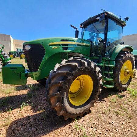 Trator John Deere 7230 J ano 2023