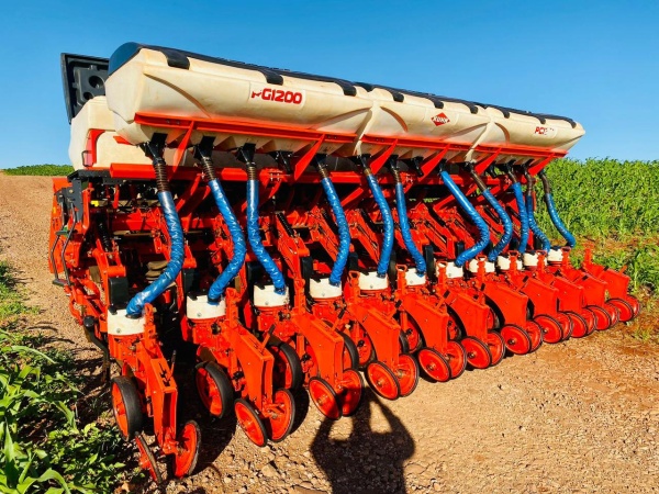 Plantadeira Kuhn PG1200 ano 2016