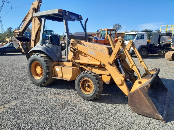Retroescavadeira Case 580 L ano 1997