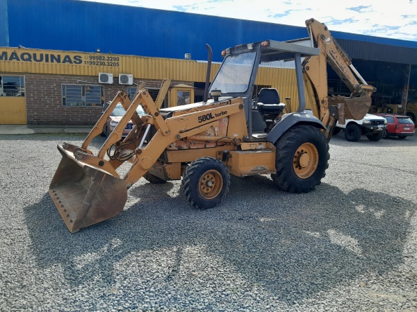 Retroescavadeira Case 580 L ano 1998