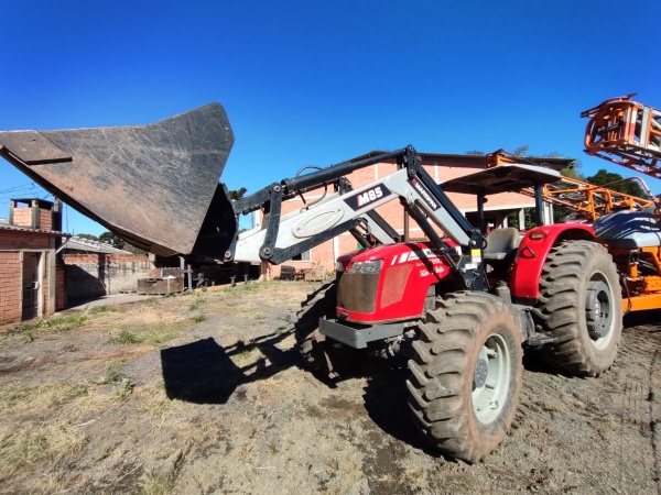 Trator Massey Ferguson MF 4290 ano 2017