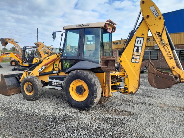 Retroescavadeira JCB 3C PLUS ano 2013
