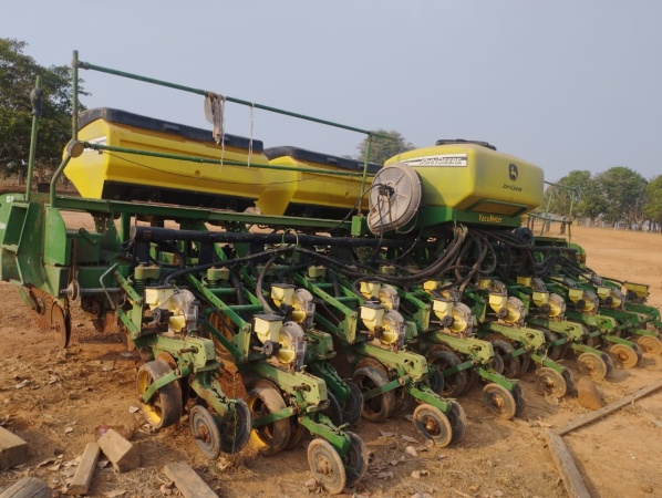 Plantadeira John Deere 2117 ano 2012