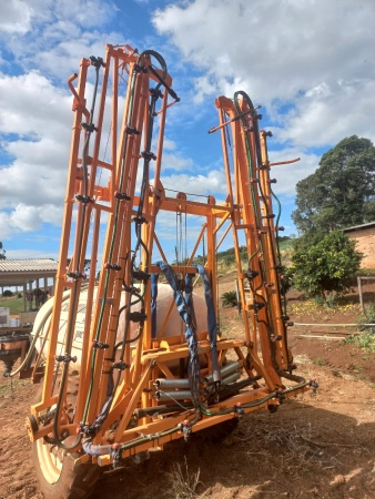 Pulverizador Jacto Condor
