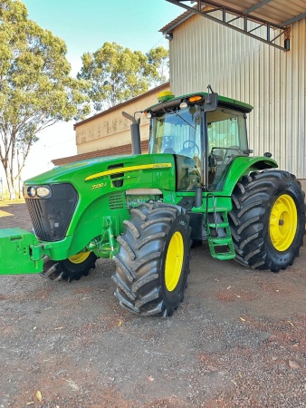 Trator John Deere 7230 J ano 2019