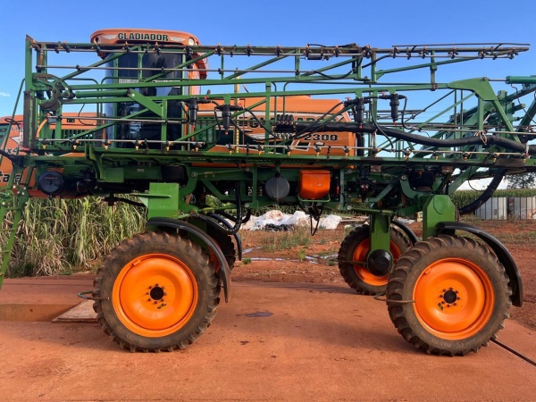 Pulverizador Autopropelido Stara Gladiador 2300 ano 2012