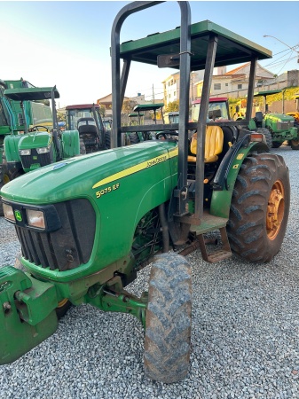 Trator John Deere 5075EF ano 2018