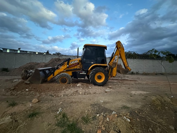 Retroescavadeira JCB 3CX ano 2016 - 3CX - Máquinas de Linha Amarela