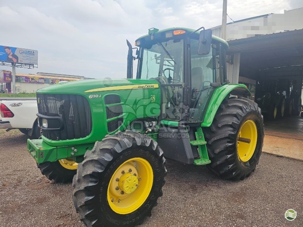 Trator John Deere 6130J ano 2012