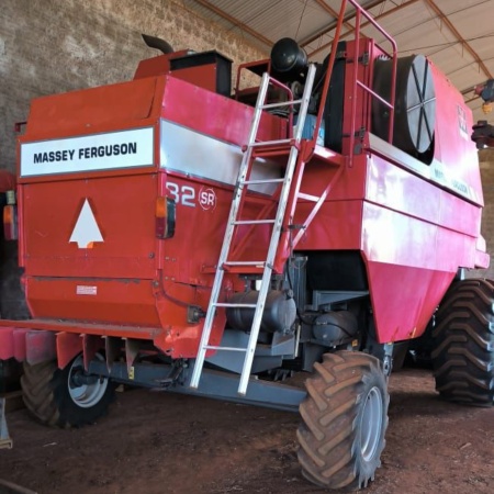 Colheitadeira Massey Ferguson MF32 ano 2013