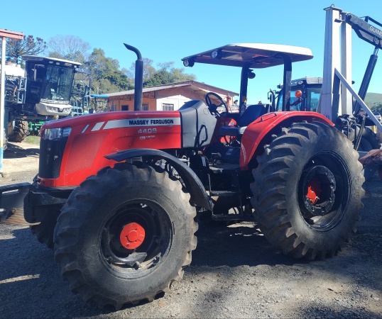 Trator Massey Ferguson MF 4409 ano 2023