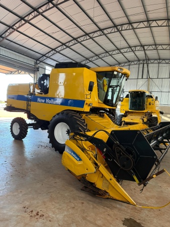 Colheitadeira New Holland TC 5090   ano 2011