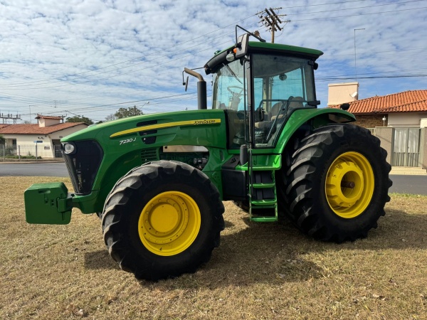 Trator John Deere 7230 J ano 2022