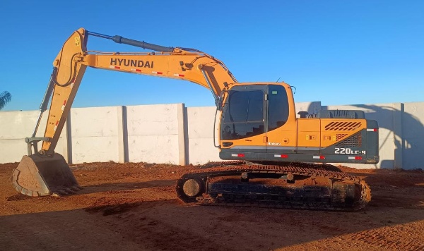 Escavadeira Hyundai R220LC-9 ano 2018