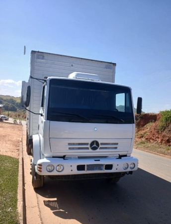 Caminhão Mercedes Benz 1718 ano 2010