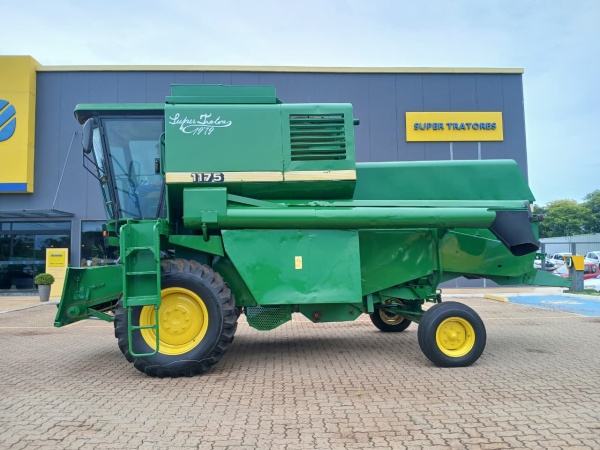 Colheitadeira John Deere 1175 ano 2000