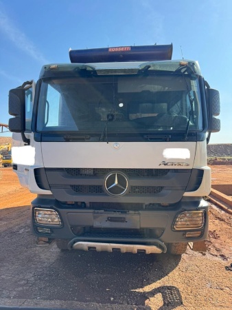 Caminhão Mercedes Benz Actros 4844 ano 2014