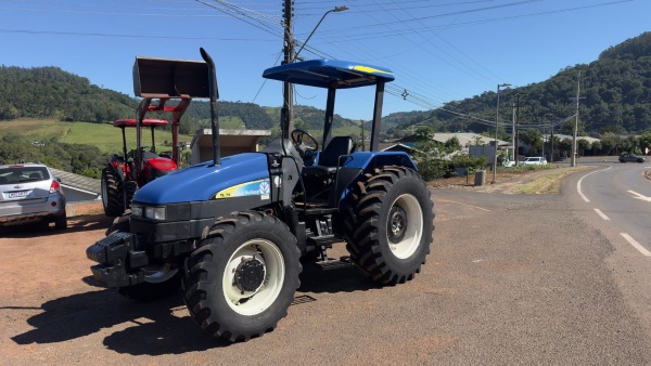 Trator New Holland TL 75 ano 2010