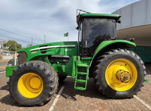 Trator John Deere 7230 J ano 2018