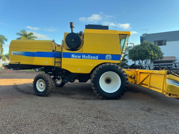 Colheitadeira New Holland TC 5090  ano 2012