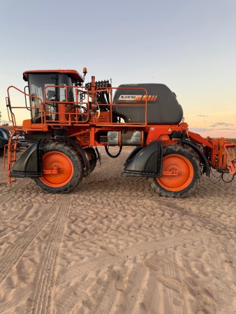 Pulverizador Autopropelido Jacto Uniport Star 2500 ano 2014 - Uniport Star 2500 - Máquinas Agrícolas