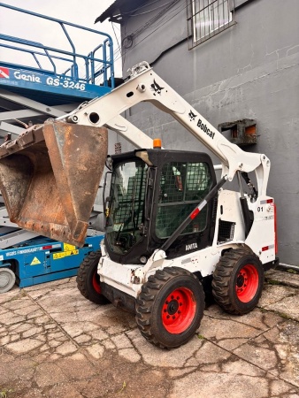 Mini Carregadeira Bobcat S570 ano 2015