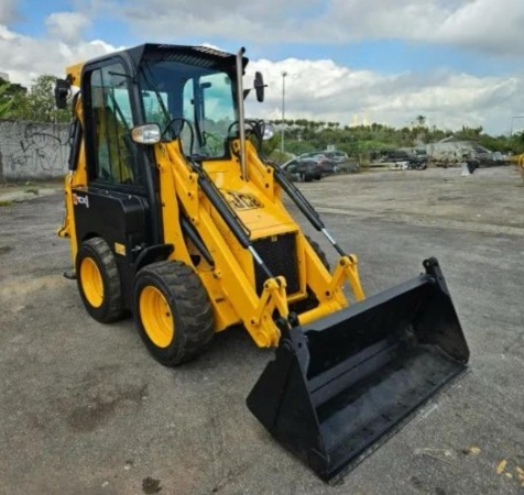 Mini Retroescavadeira JCB 1CX ano 2013
