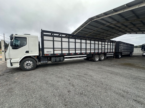 Caminhão Volvo VM 330 E-SHIFT