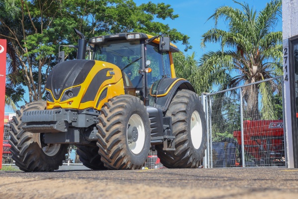 Trator Valtra BH 224 ano 2023