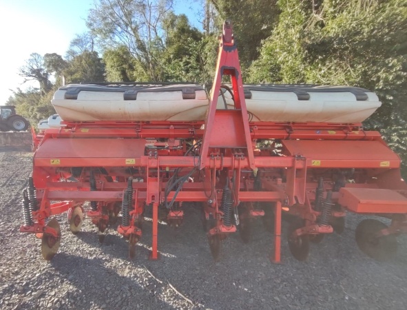 Plantadeira Kuhn PG 900 PLUS ano 2016