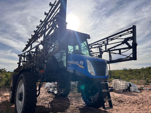 Pulverizador Autopropelido New Holland SP3500 ano 2013