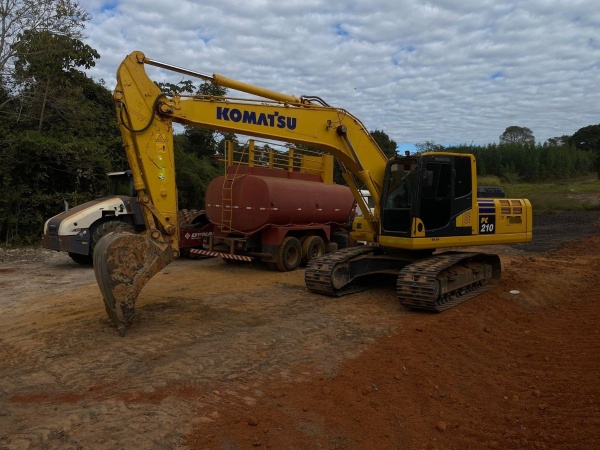 Escavadeira Komatsu PC210 ano 2022