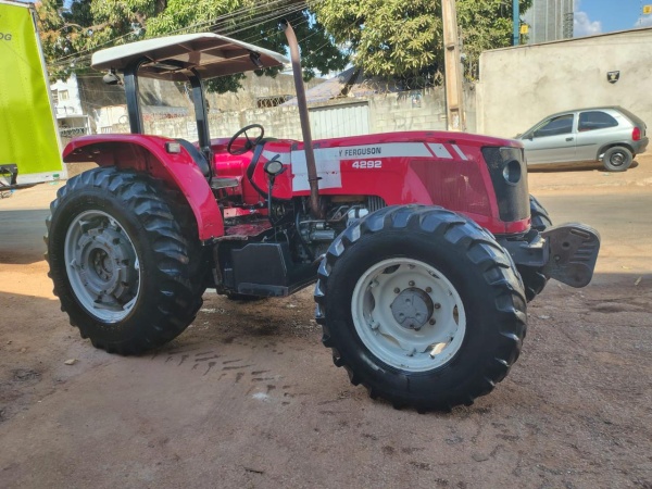 Trator Massey Ferguson 4292 ano 2012