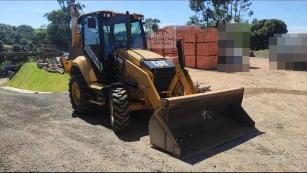 Retroescavadeira Caterpillar 416F ano 2017