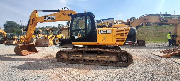Escavadeira JCB JS220 ano 2021