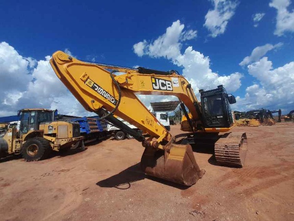 Escavadeira JCB JS200 ano 2021