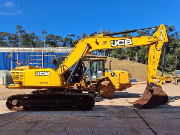 Escavadeira JCB JS200 ano 2021