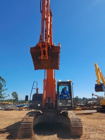 Escavadeira Hitachi ZX350 ano 2020