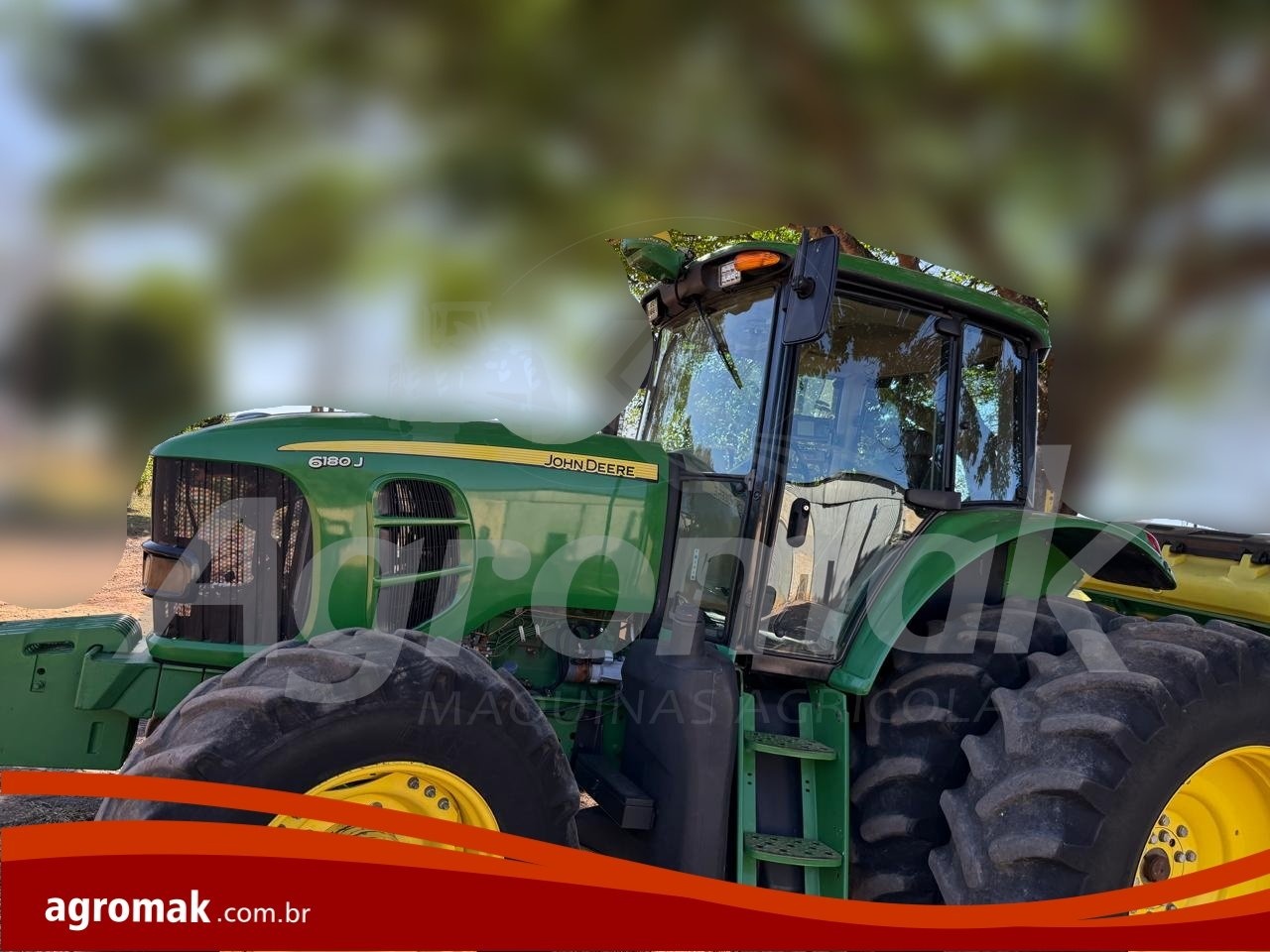 Trator John Deere 6180J ano 2011