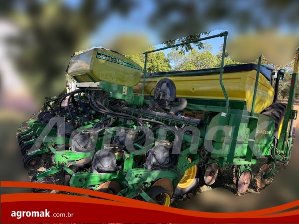 Plantadeira John Deere 2113 ano 2011