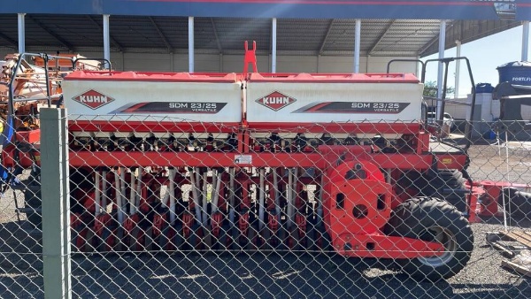 Plantadeira Kuhn SDM 23/25 Versatile ano 2022