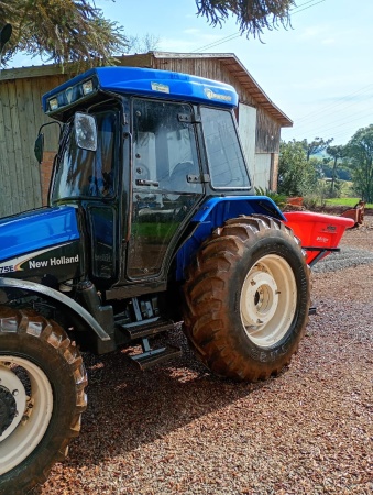 Trator New Holland TL 75 ano 2002 - TL 75 - Máquinas Agrícolas