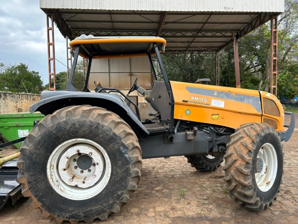 Trator Valtra BM125i ano 2009