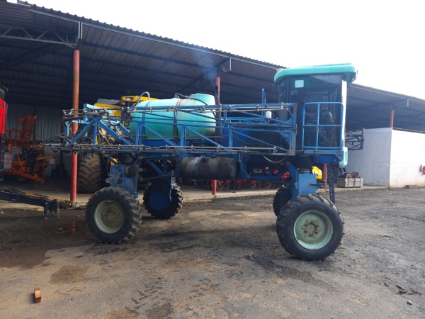 Pulverizador Autopropelido Kuhn Boxer 2000 ano 2009